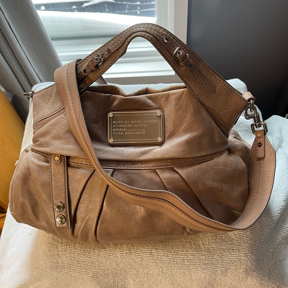 Marc By Marc Jacobs Handbags - Marc by Marc Jacobs leather bag.